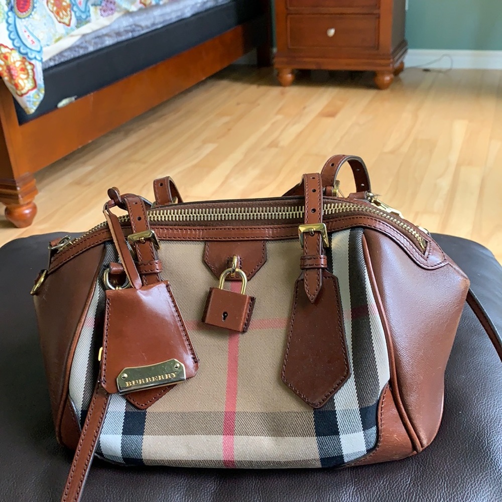Burberry purse